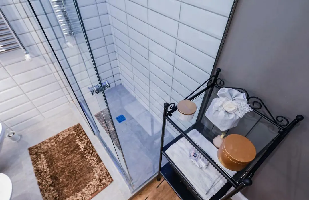 Oltrarno Lily Suite-1