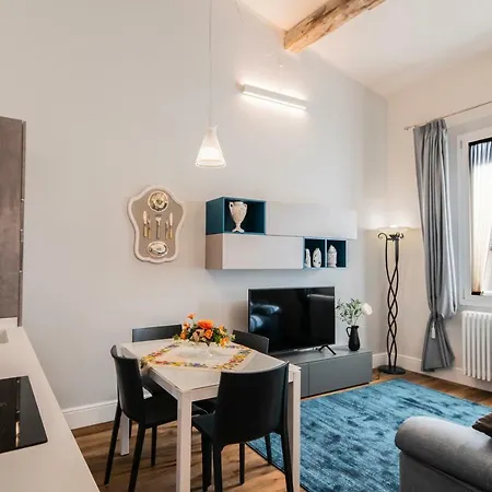 Oltrarno Lily Suite-3