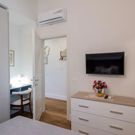 Oltrarno Lily Suite-2